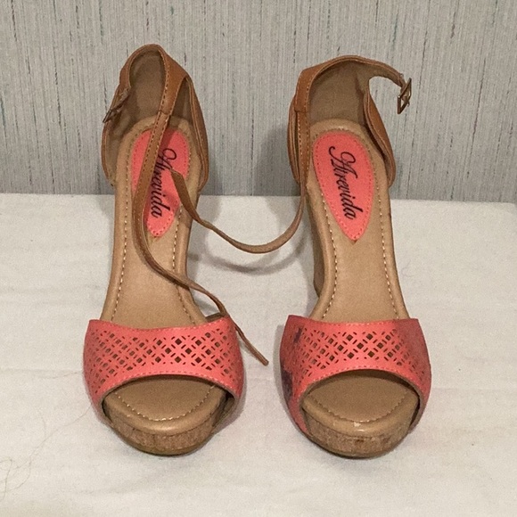 Atrevida wedges, & size 6. - Picture 5 of 8